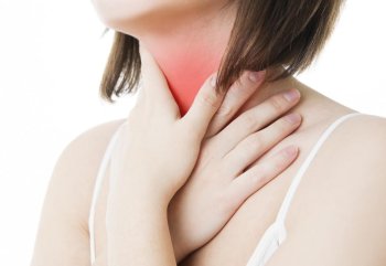 喉の痛みは性病の症状の可能性